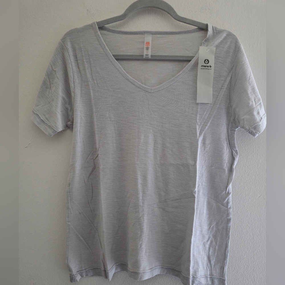Mono B Cotton Blend Light Gray V-Neck Short  Sleeve Tee Sz Small‎